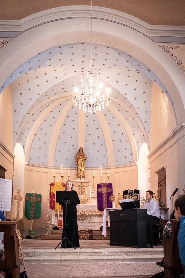 Émilie Burney, Julien Bret (photo Claire Berthier, mairie de Bilieu) | Concert Journée du Patrimoine du 18 septembre 2022
